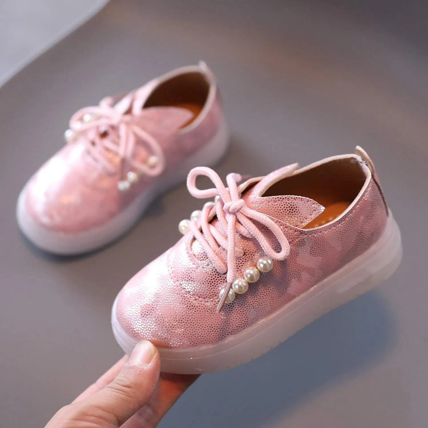 Light Up Shoes for Boys Girls Kids Tennis Sneakers Led Walking Shoes Toddler Flashing Tennis Sneakers with Pearl