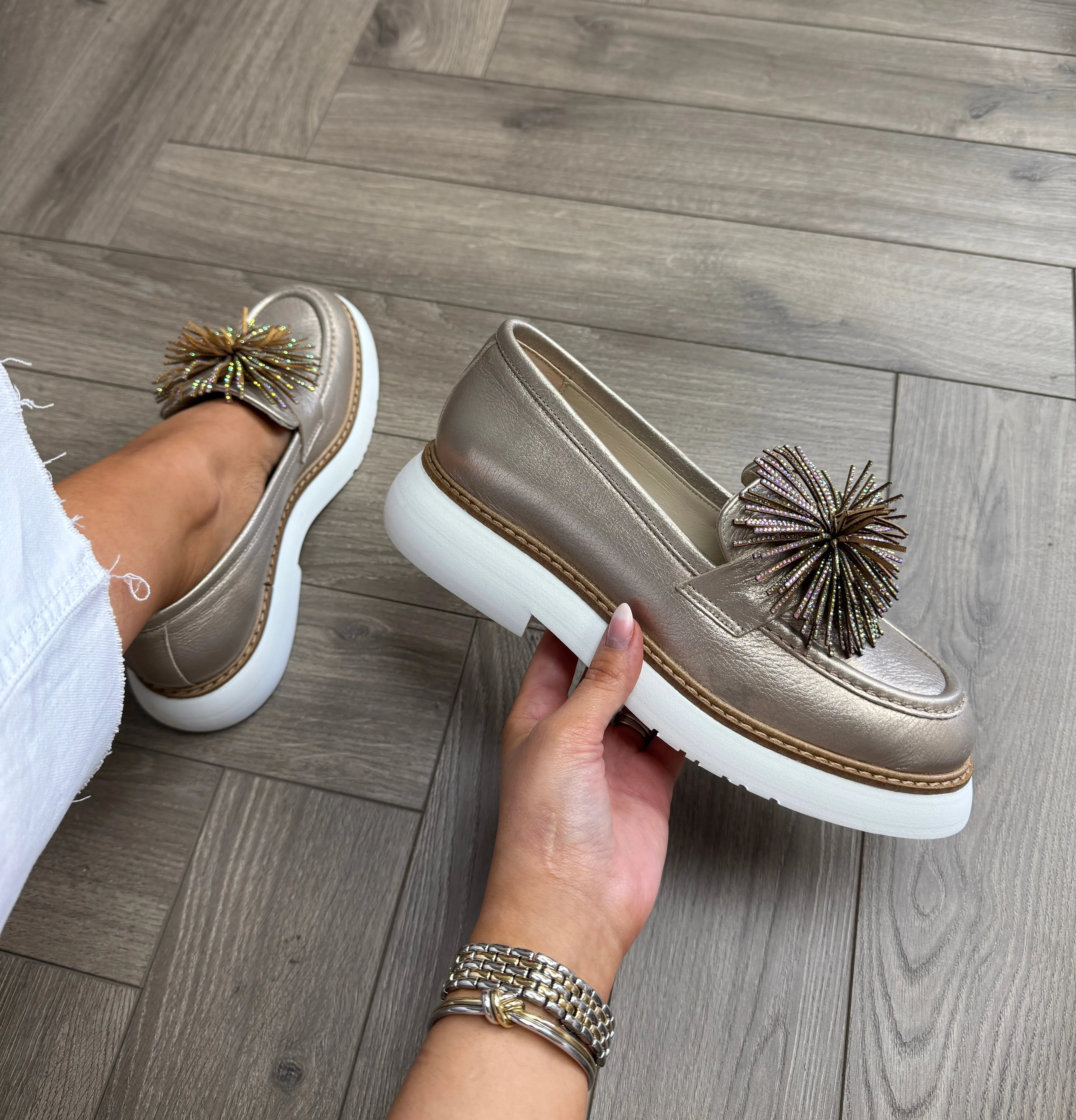 Marian (M4) 9203 Metallic Loafer With Diamanté Pom-Pom - Nacre Oro