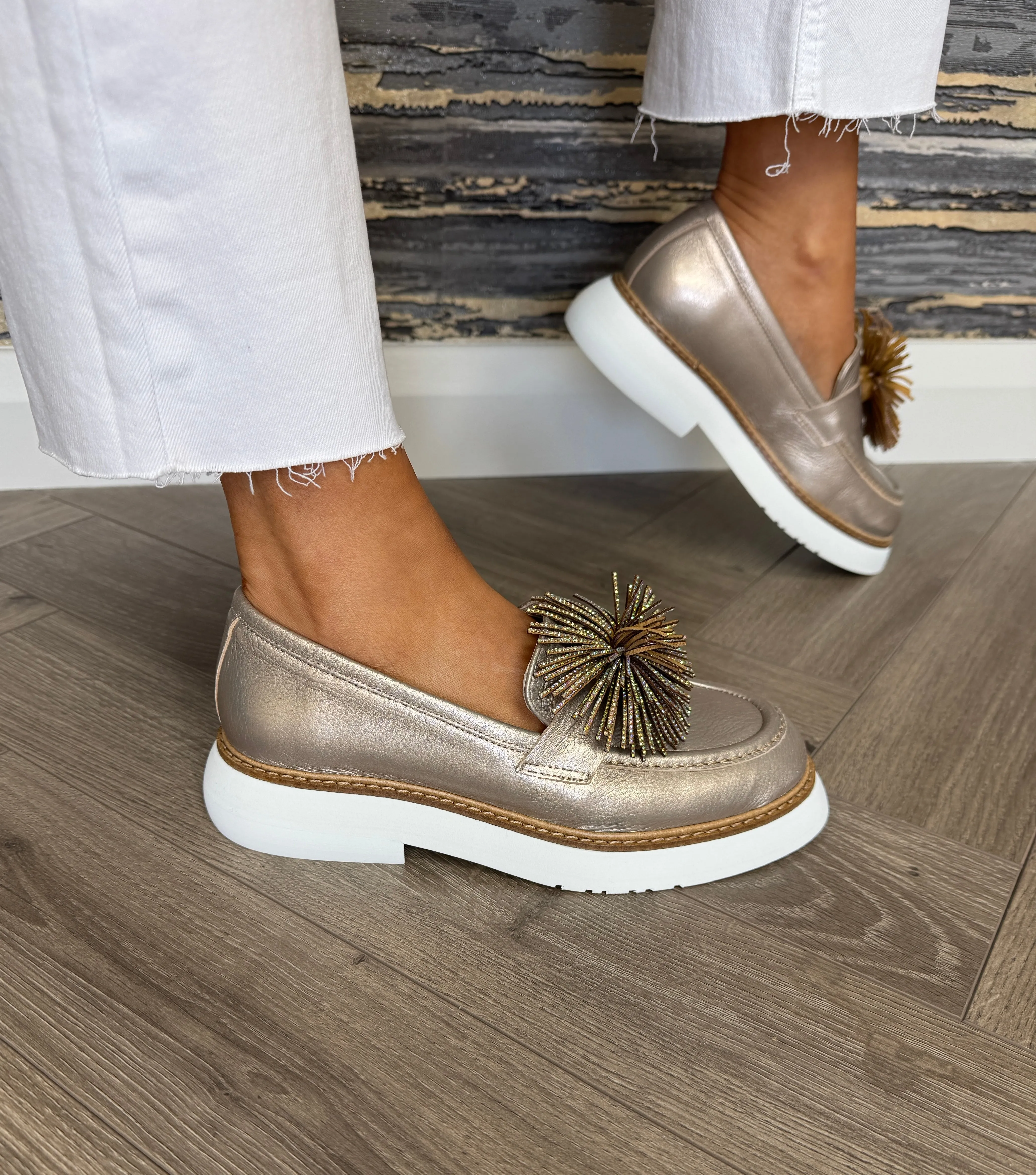 Marian (M4) 9203 Metallic Loafer With Diamanté Pom-Pom - Nacre Oro
