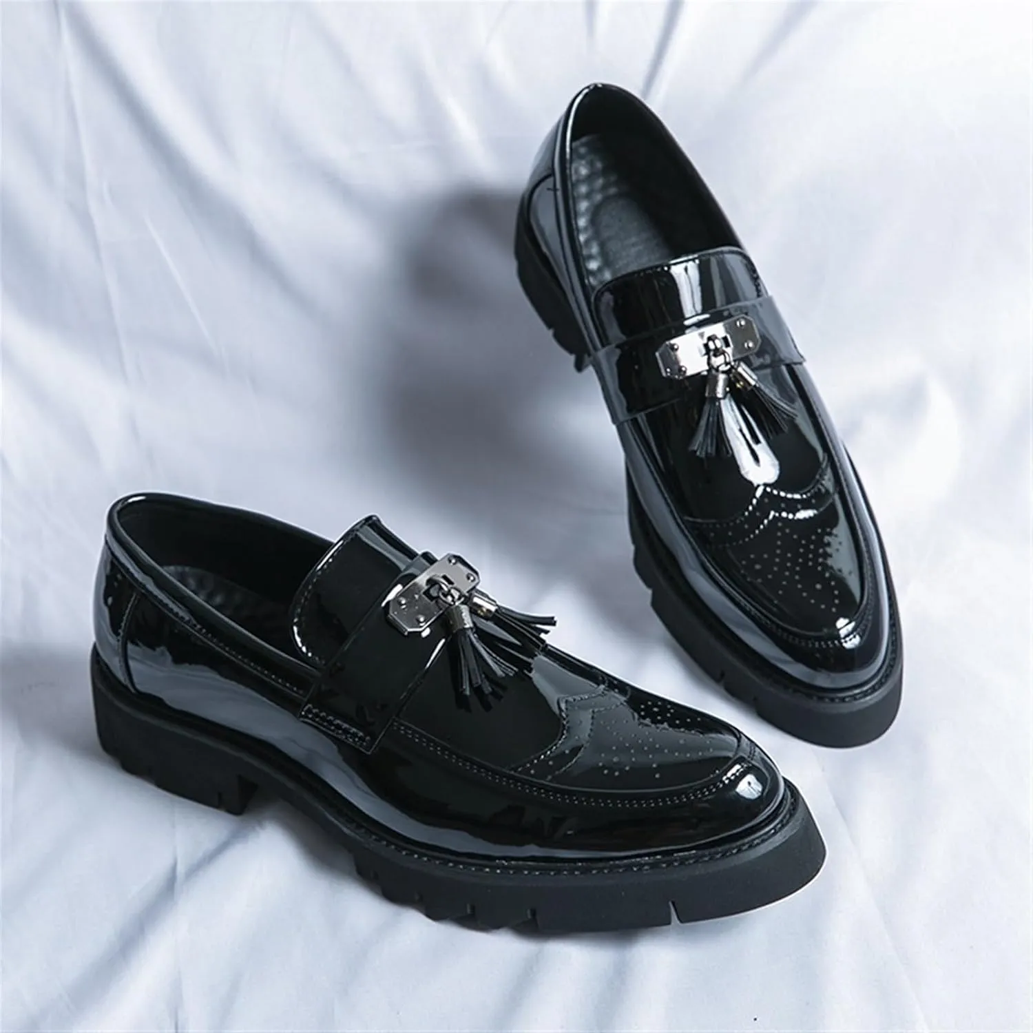 Men's Patent Leather Tassel Loafers Slip-On Wingtip Pattern Formal Business Dress Shoes Outdoor Thick Sole Fashion Pointed Toe Walking Casual Shoes for Men