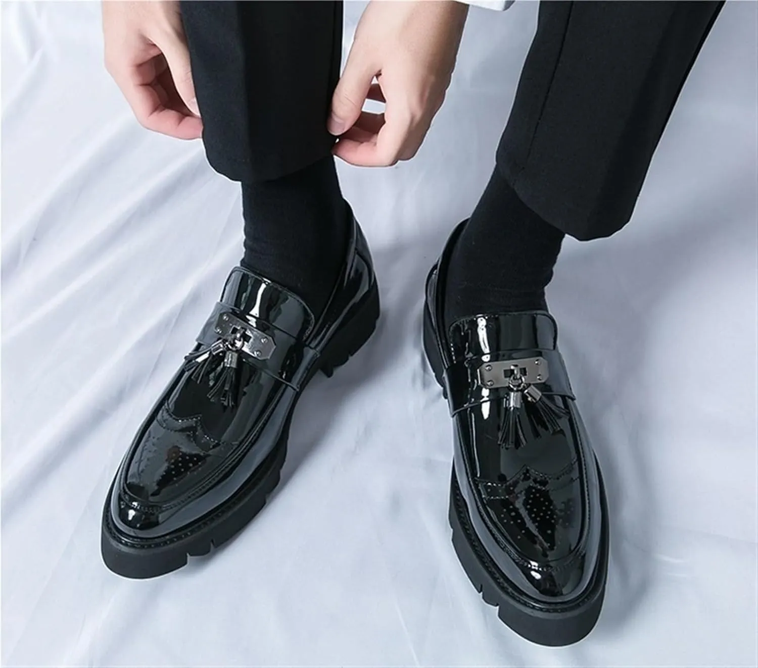 Men's Patent Leather Tassel Loafers Slip-On Wingtip Pattern Formal Business Dress Shoes Outdoor Thick Sole Fashion Pointed Toe Walking Casual Shoes for Men