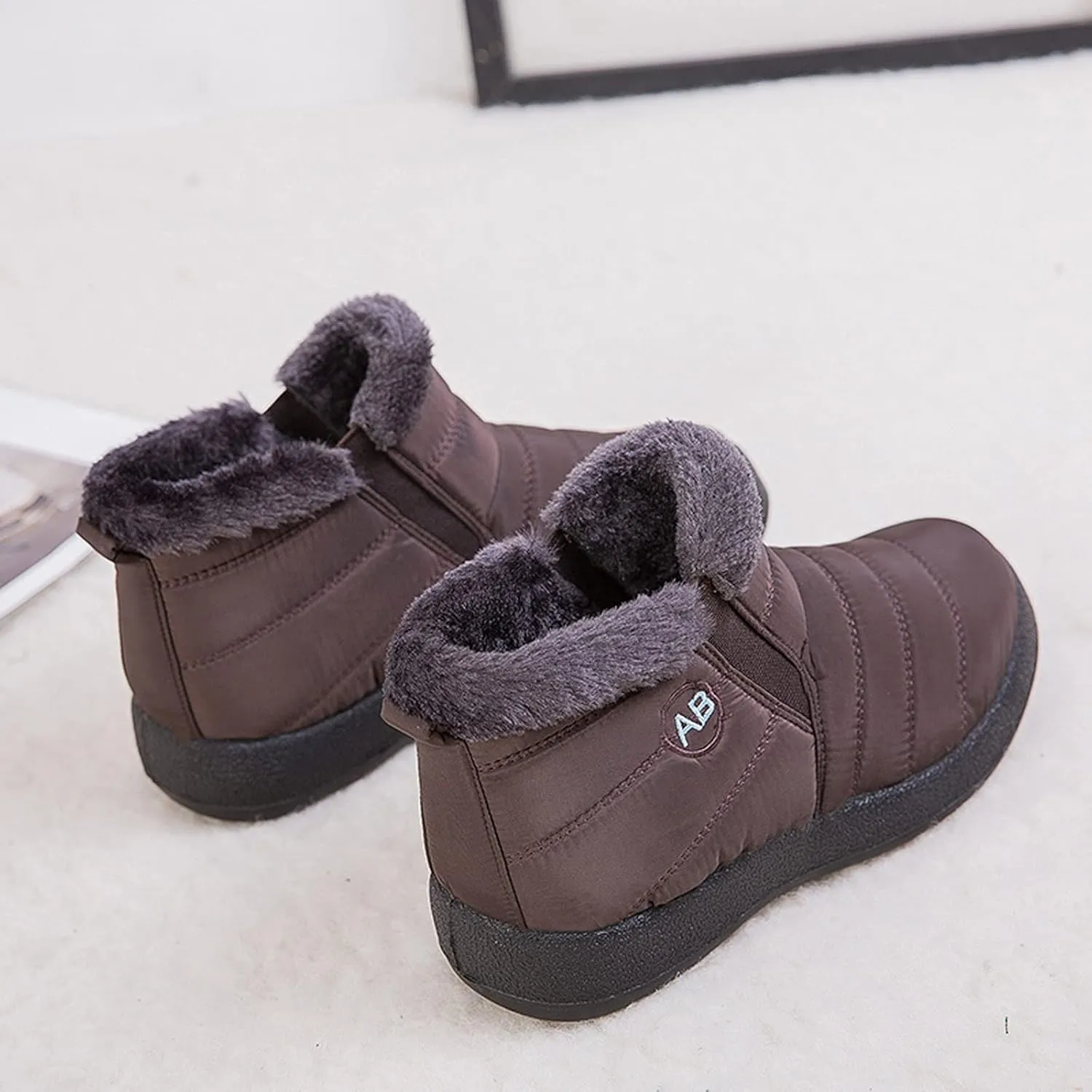 oiangi Platform Snow Boots for Women Waterproof Fashion Quilted Keep Warm Round Toe Slip-on Flats Booties Winter Soft Comfortable Outdoor Casual Shoes