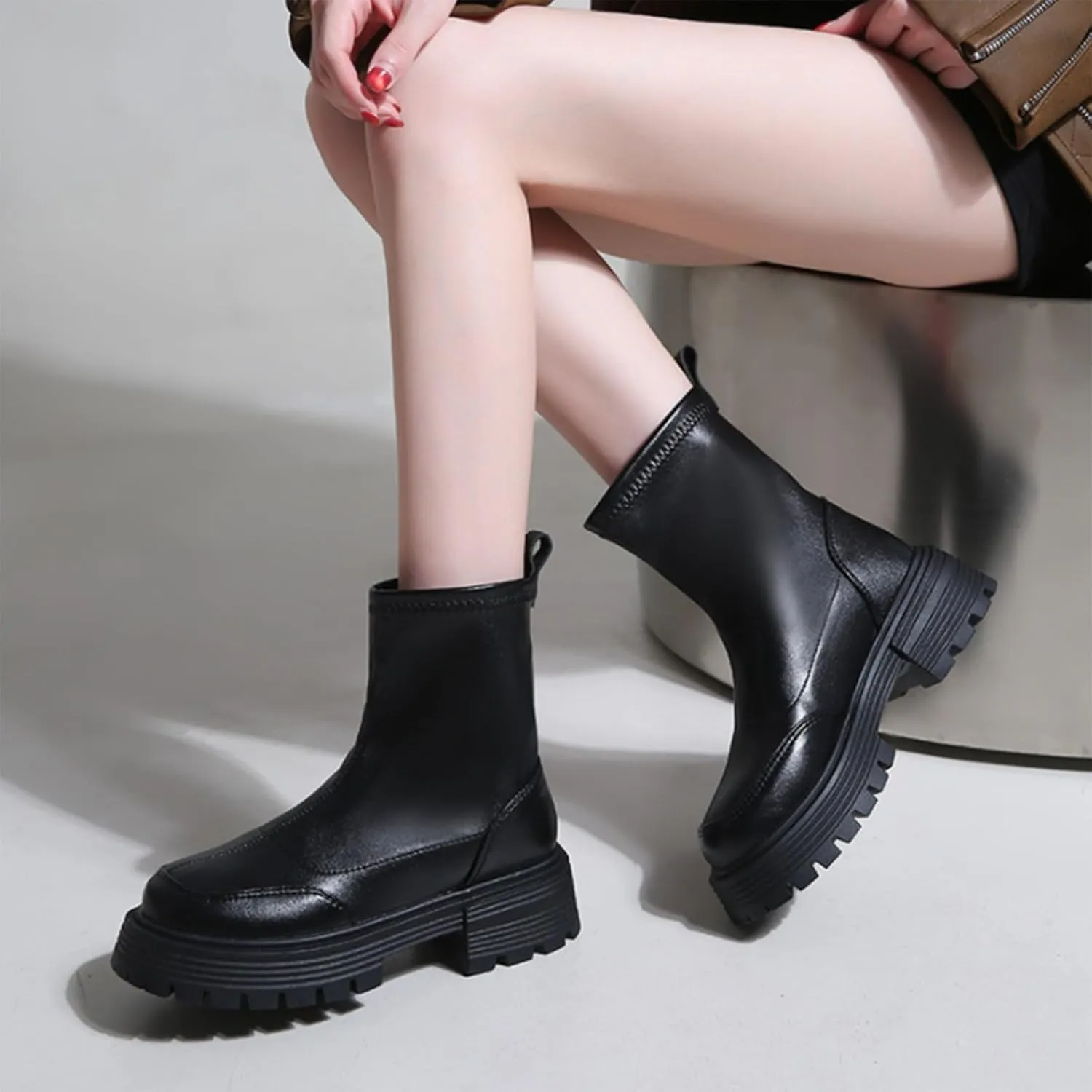 Women Lug Sole Ankle Boots Low Heel Hiking Boots Women Waterproof Casual Boots Slip On Chunky Heel Short Boots